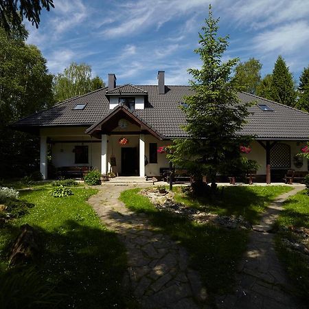 Stylowy Zajazd Pod Czarnym Kogutem Czarna  Exteriér fotografie