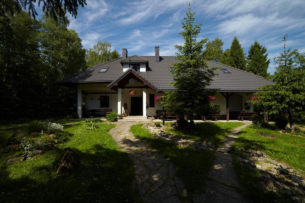 Stylowy Zajazd Pod Czarnym Kogutem Czarna  Exteriér fotografie
