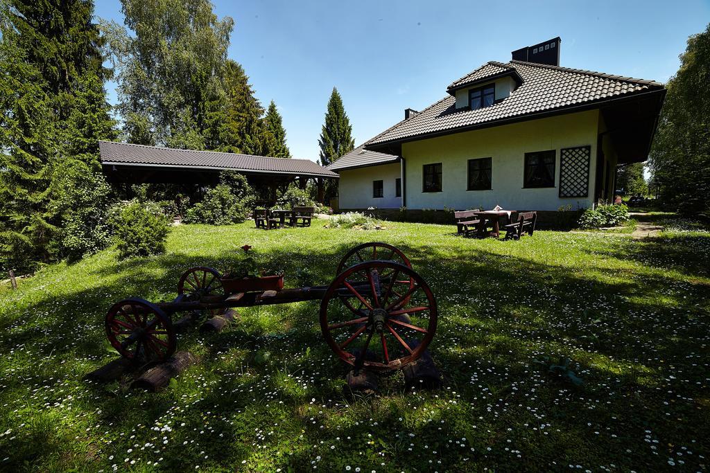 Stylowy Zajazd Pod Czarnym Kogutem Czarna  Exteriér fotografie