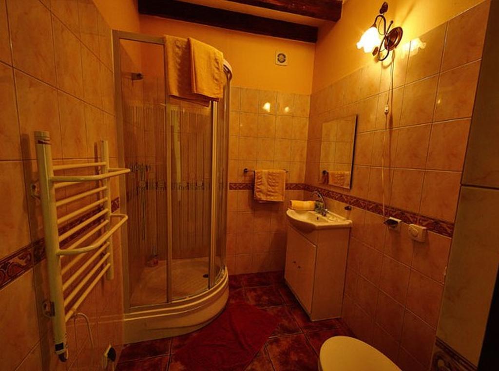 Stylowy Zajazd Pod Czarnym Kogutem Czarna  Pokoj fotografie
