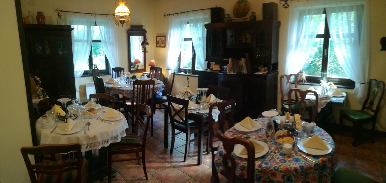 Stylowy Zajazd Pod Czarnym Kogutem Czarna  Exteriér fotografie