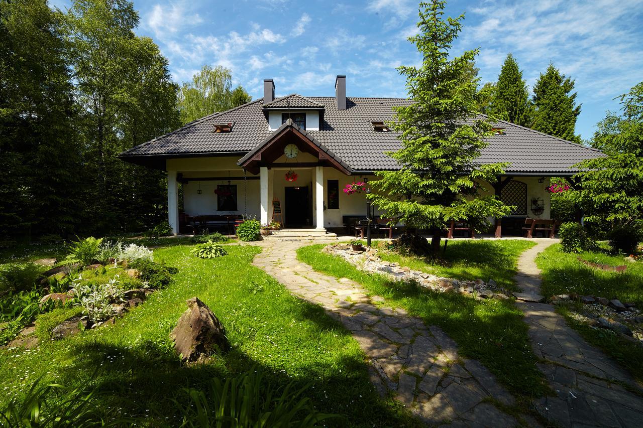 Stylowy Zajazd Pod Czarnym Kogutem Czarna  Exteriér fotografie